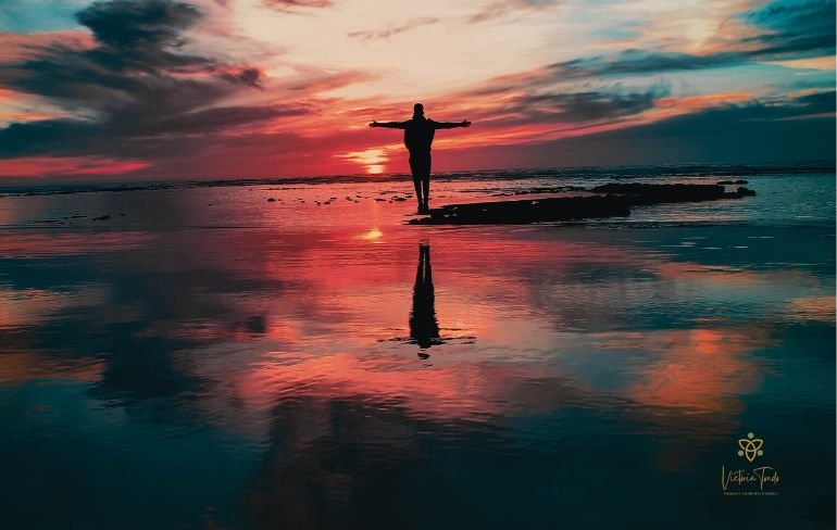 El eco del abandono en la mujer adulta: cuando la niña herida sigue esperando